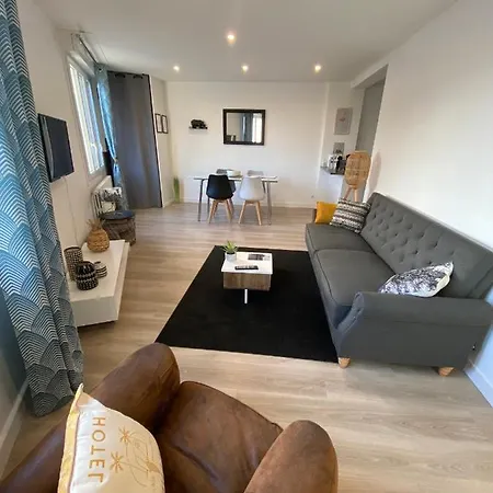 Les Halles Cote Jardin アパート *